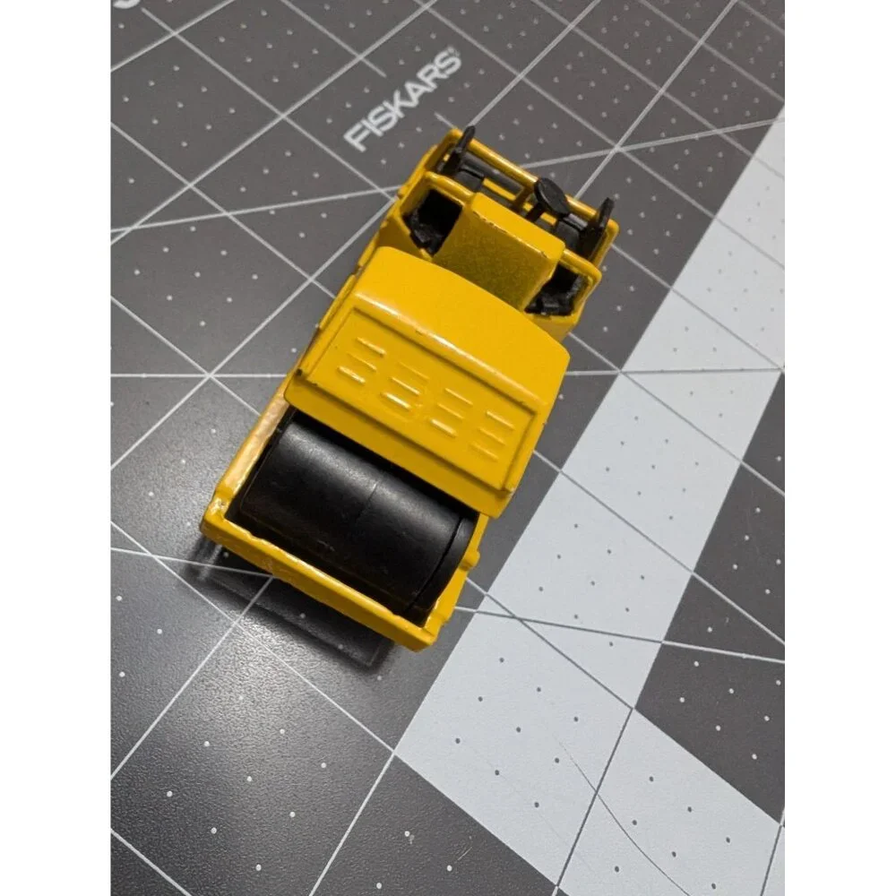 Hot Wheels 1990 Collector's‎ 55 CAT Road Roller yellow metal vintage